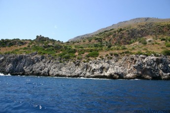 travel-by-boat-in-Sicily