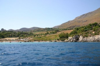 travel-by-boat-in-Sicily-Castellammare-del-golfo