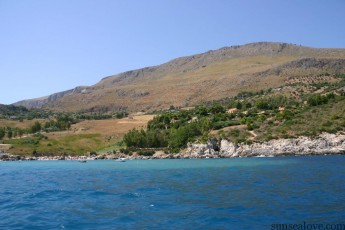 Castellammare-del-golfo-travel-by-boat-in-Sicily