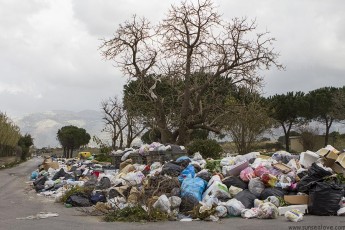 situation-about-rubbish-in-sicily