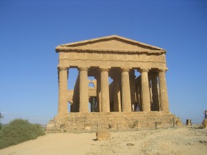 sicilian history is very rich, many beautiful sicilian temples