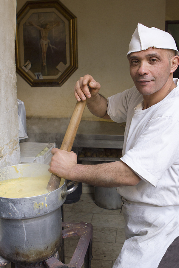Preparing-con-le-panelle-palermo-chickmeal Starting to taste street food in Palermo